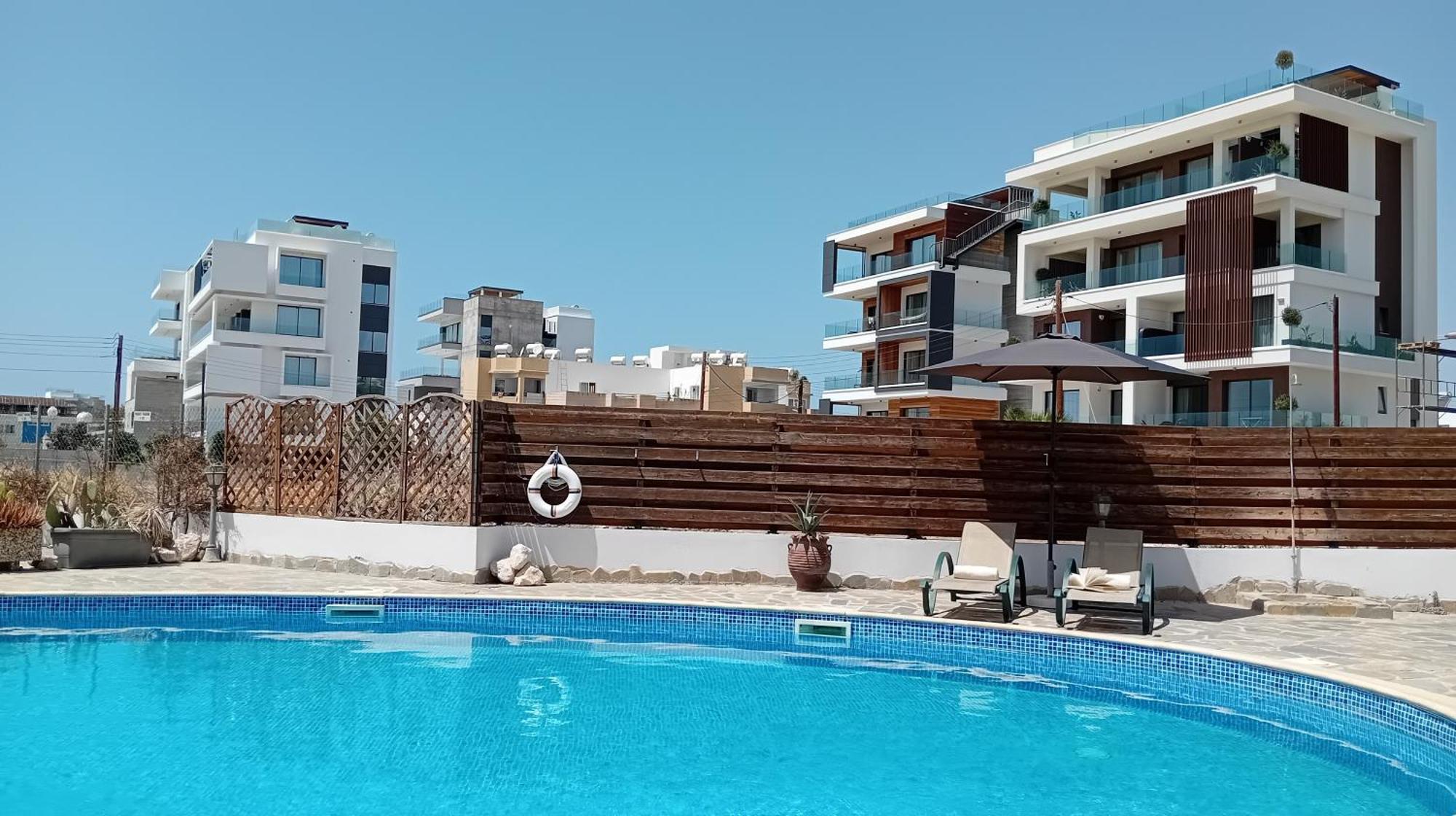 Kato Paphos Suites Exterior foto